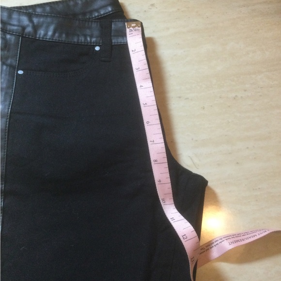 Club Monaco faux leather detail pants - Picture 4 of 9